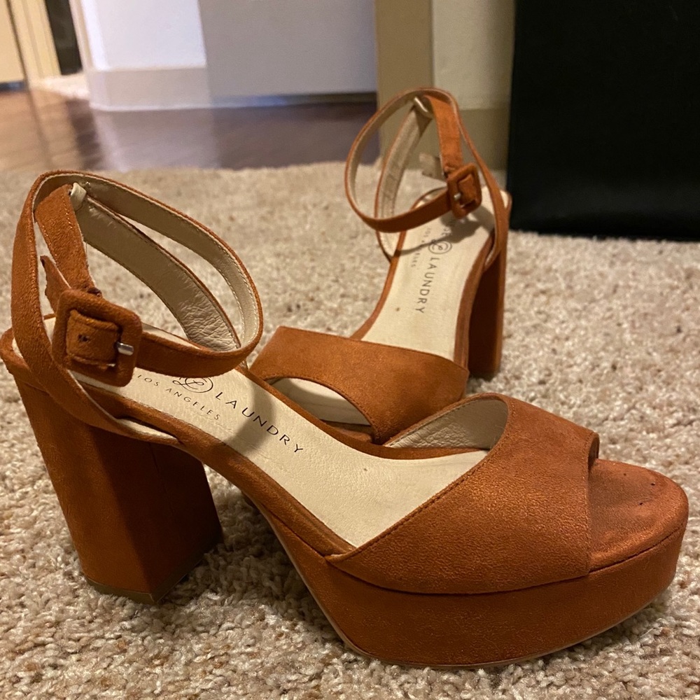 CHINESE LAUNDRY Ophelia platform heel